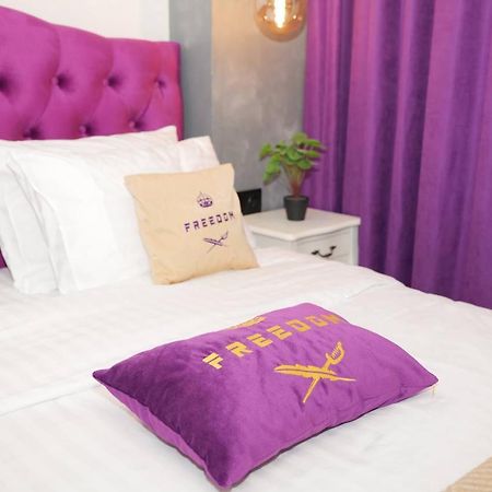 Don Papa Apartments In City Center Kyiv Exterior foto