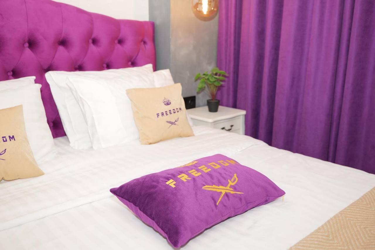 Don Papa Apartments In City Center Kyiv Exterior foto