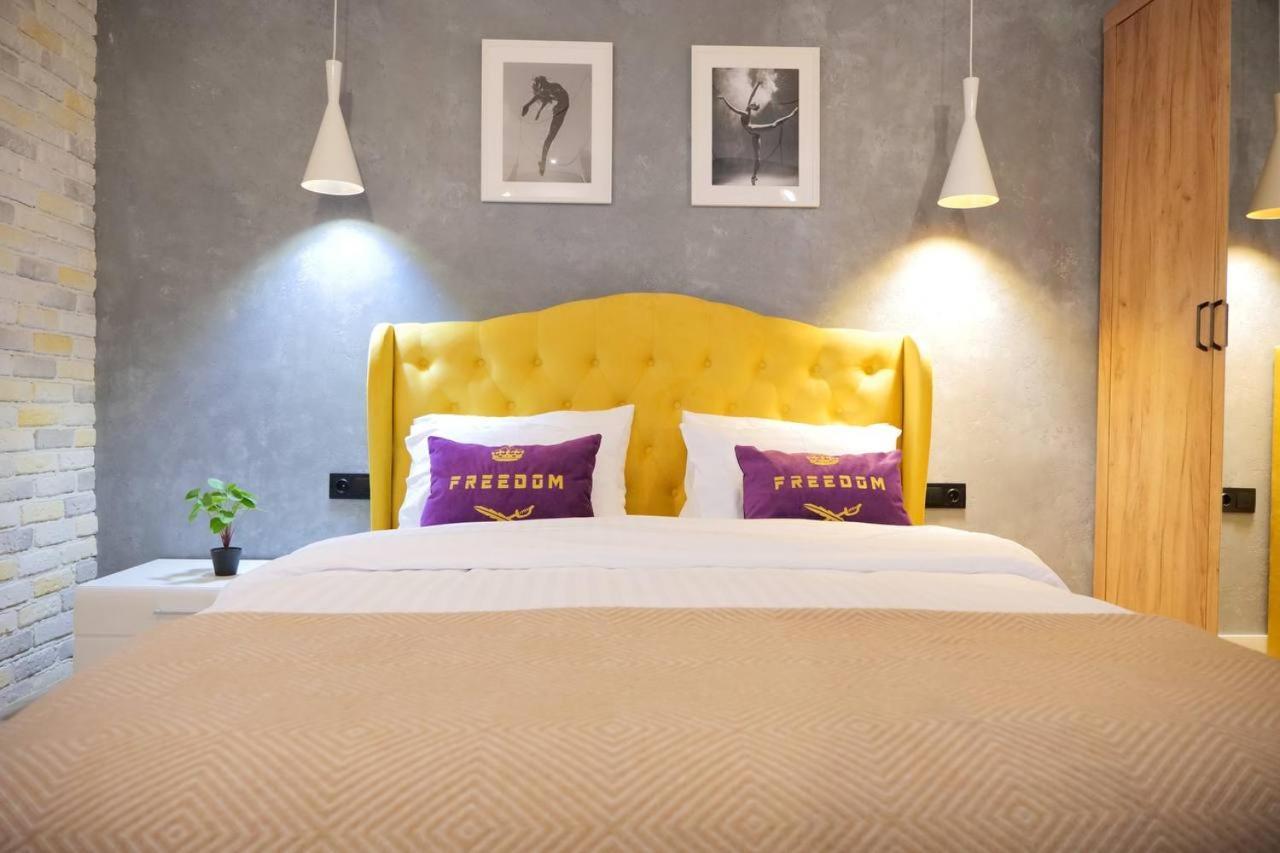 Don Papa Apartments In City Center Kyiv Exterior foto