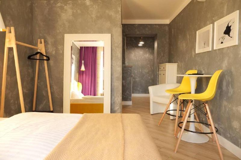 Don Papa Apartments In City Center Kyiv Exterior foto